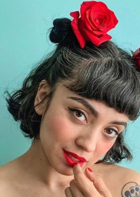 Detalle En Axila De Mon Laferte Genera Discusion En Redes Sociales