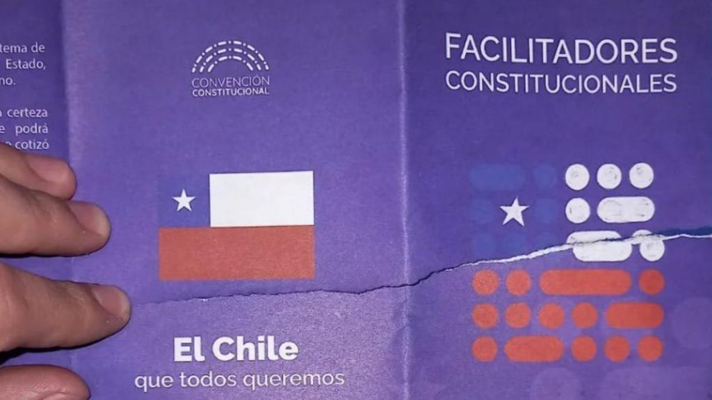 Folleto Falso De La Constitución