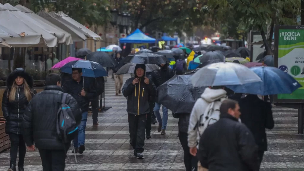 Lluvia En Santiago (2)