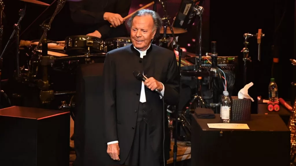 Julio Iglesias Aeropurt