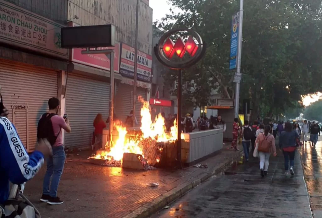 Metro ULA Con Barricadas el 18 de octubre del 2019/ Fuente: Agencia Uno