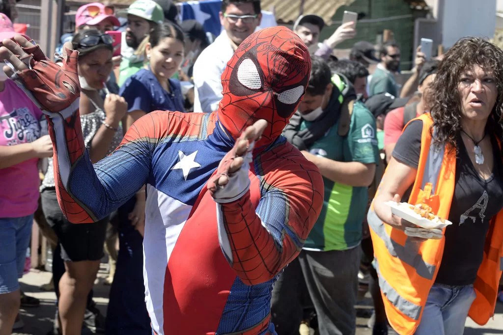 VALPARAISO : Sensual Spiderman