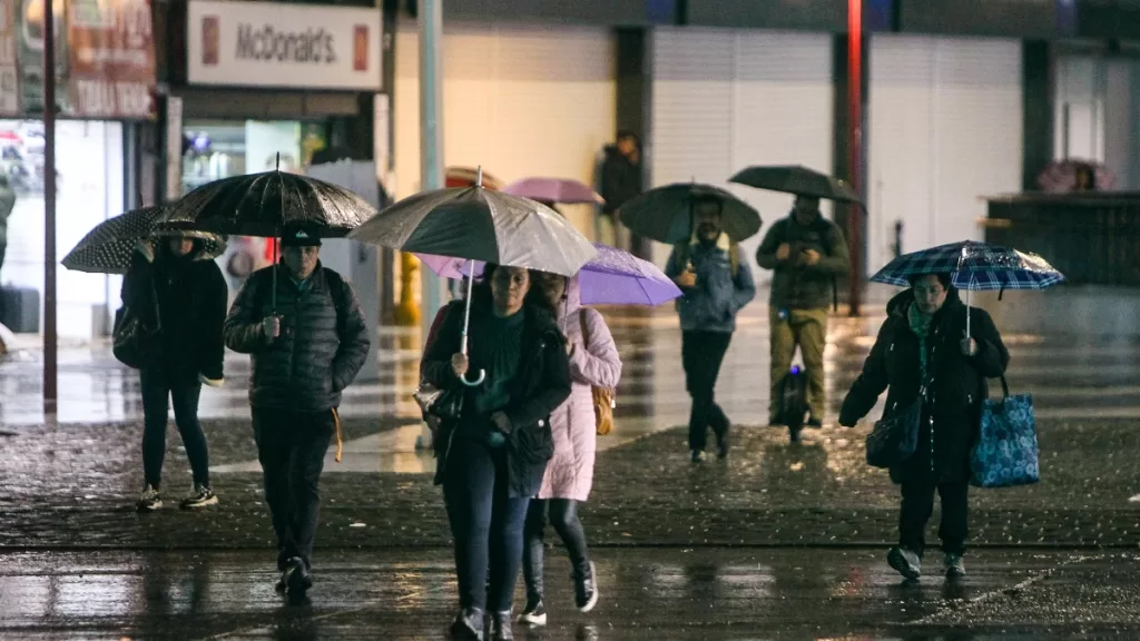 Lluvia En Santiago, 25 De Agosto