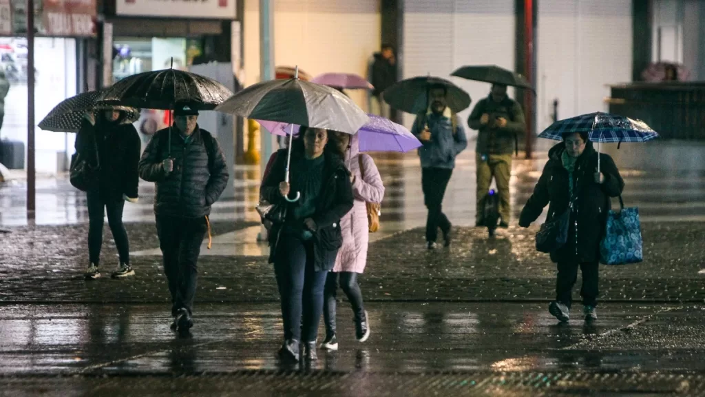 Regresa La Lluvia A Santiago